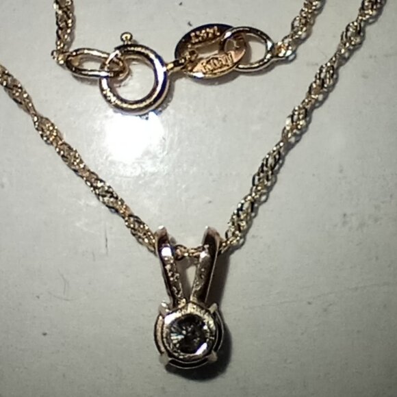 14Kt Yellow Gold “Salt & Pepper” Solitaire Diamond Pendant with Chain - Picture 4 of 4